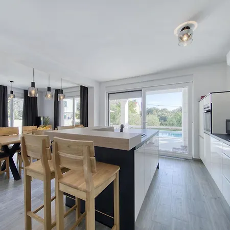 Vidalis, No 2 Apartman Kozino