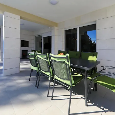 Vidalis, No 2 Apartman *