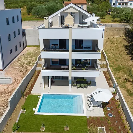 Vidalis, No 2 Apartman Kozino